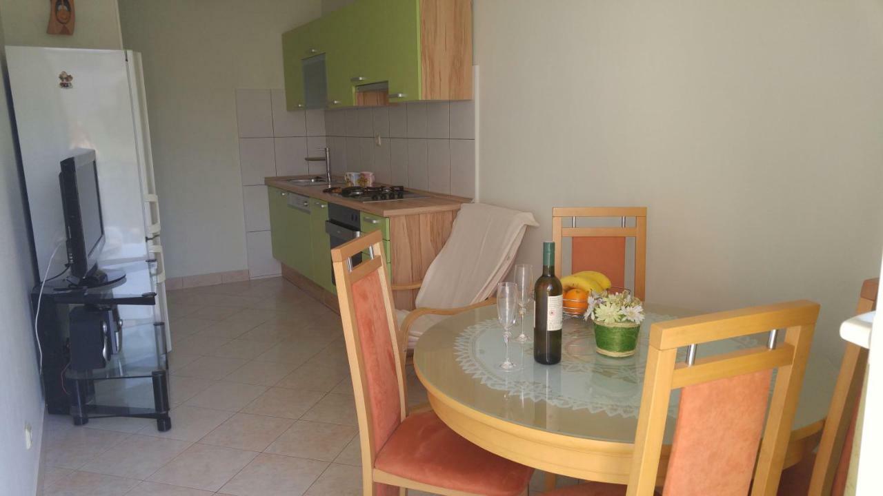 Two Bedroom Apartment Near Beach And Center Split Exterior foto