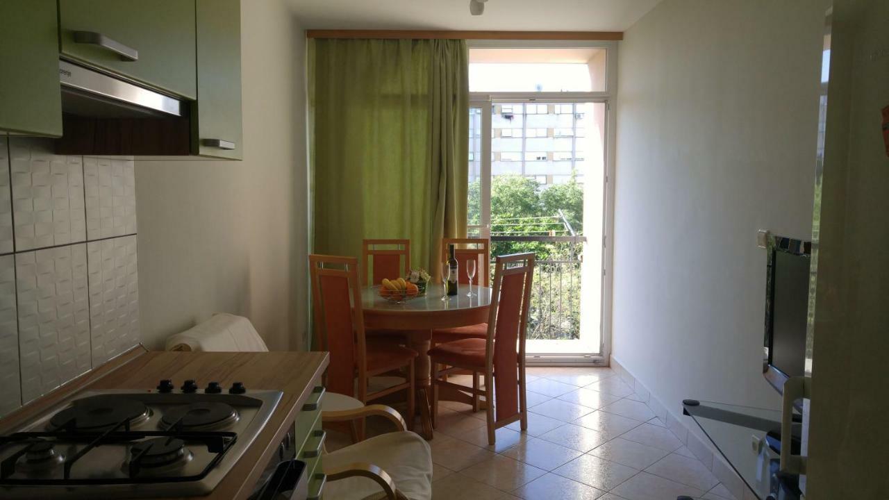 Two Bedroom Apartment Near Beach And Center Split Exterior foto
