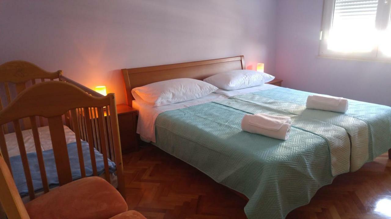 Two Bedroom Apartment Near Beach And Center Split Exterior foto