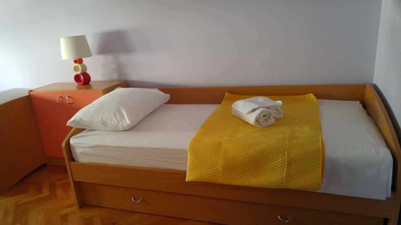 Two Bedroom Apartment Near Beach And Center Split Exterior foto